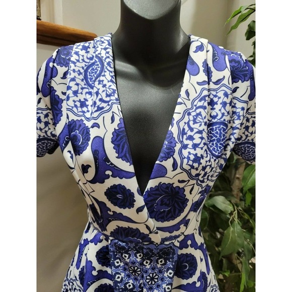 Boohoo Women White & Blue Floral Polyester V-Neck ShortSleeve Romper Suit Size 6 - Picture 4 of 8